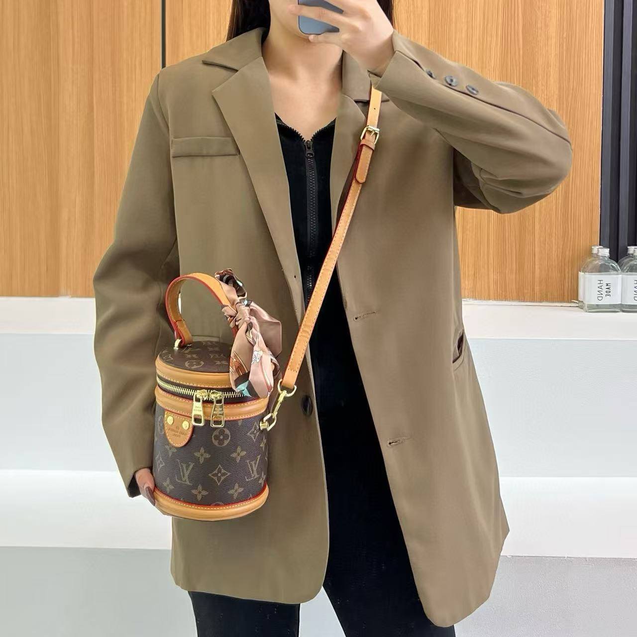 תיק צד לואי ויטון – תמונה 9