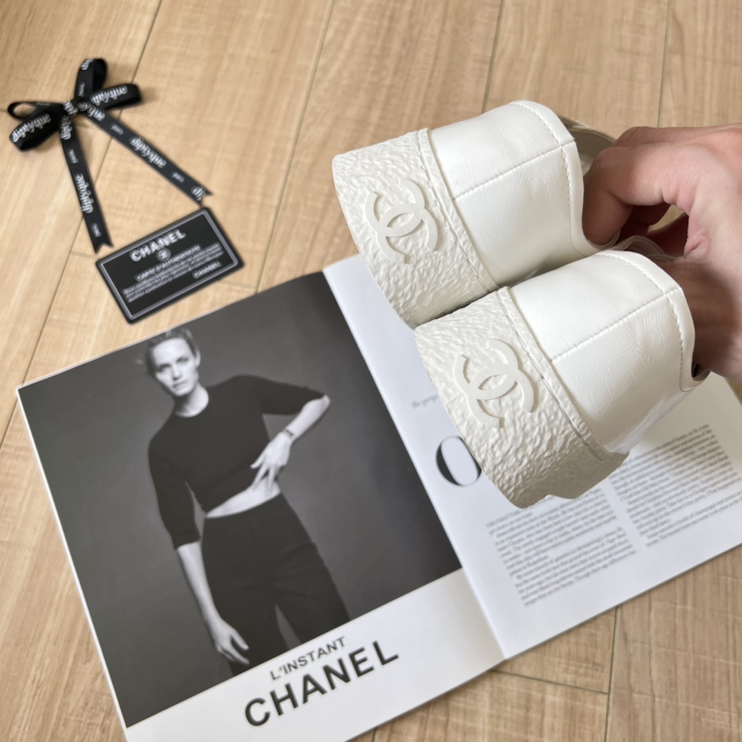 סניקרס שאנל – תמונה 12