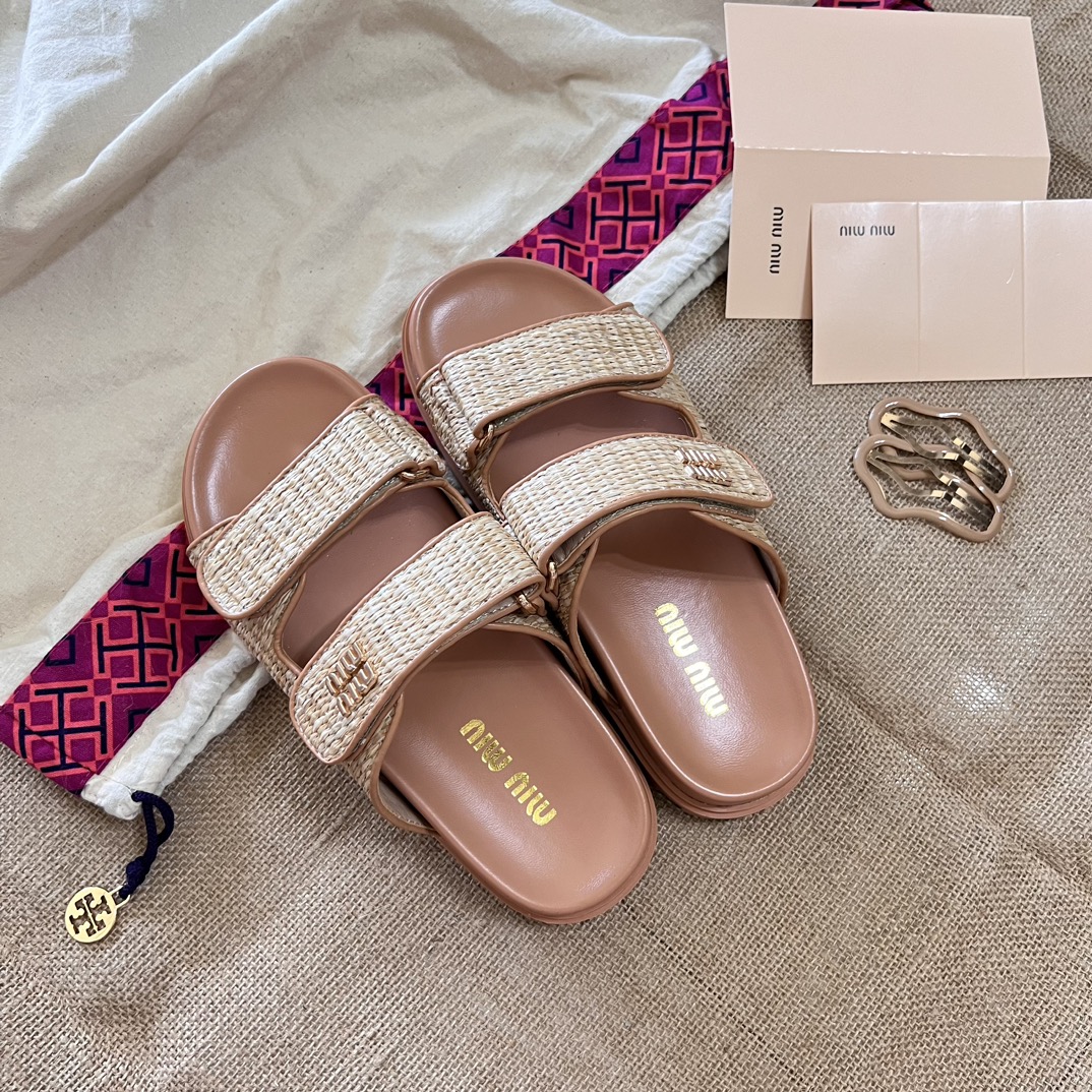 כפכפים וסנדלים מיו מיו