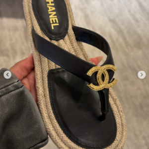 כפכפי אצבע שאנל