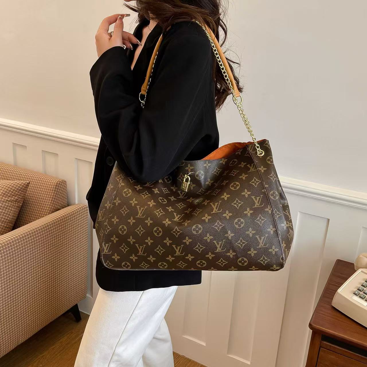 תיק שק לואי ויטון – תמונה 4