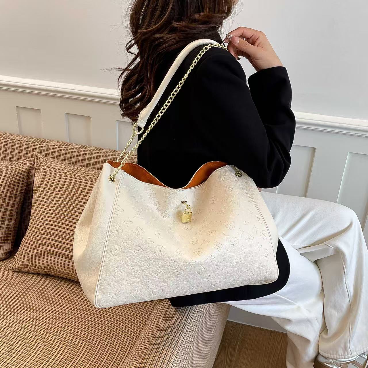 תיק שק לואי ויטון – תמונה 5