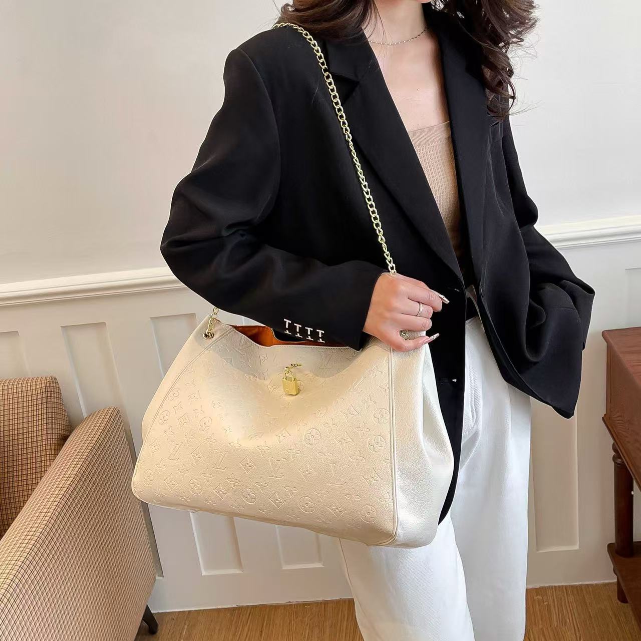 תיק שק לואי ויטון – תמונה 6