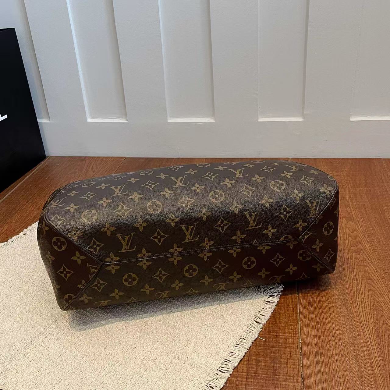 תיק שק לואי ויטון – תמונה 9