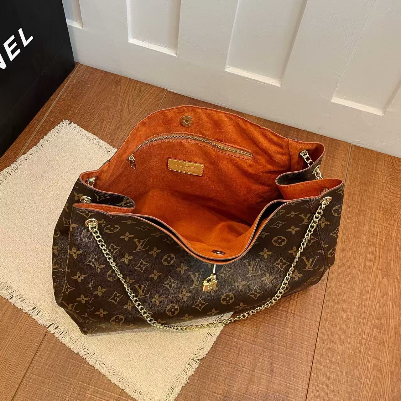 תיק שק לואי ויטון – תמונה 10