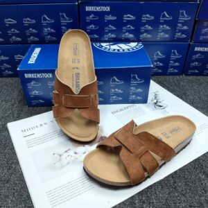 כפכפים בירקנשטוק גדולים וילדים