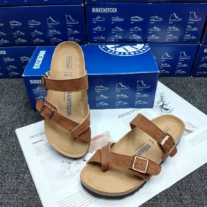 כפכפים בירקנשטוק גדולים וילדים