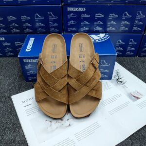 כפכפים בירקנשטוק גדולים וילדים