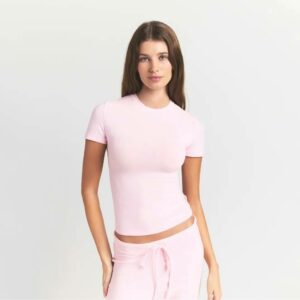 טישרטים SKIMS