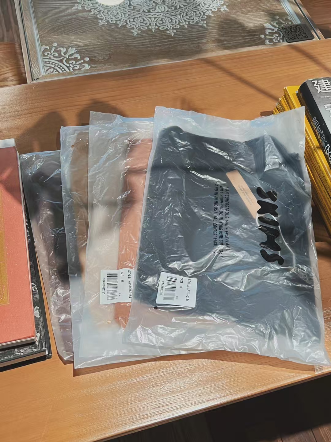 חולצה צמודה skims – תמונה 5