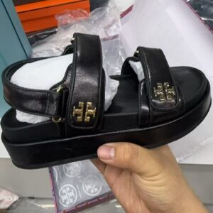 סנדלים טורי