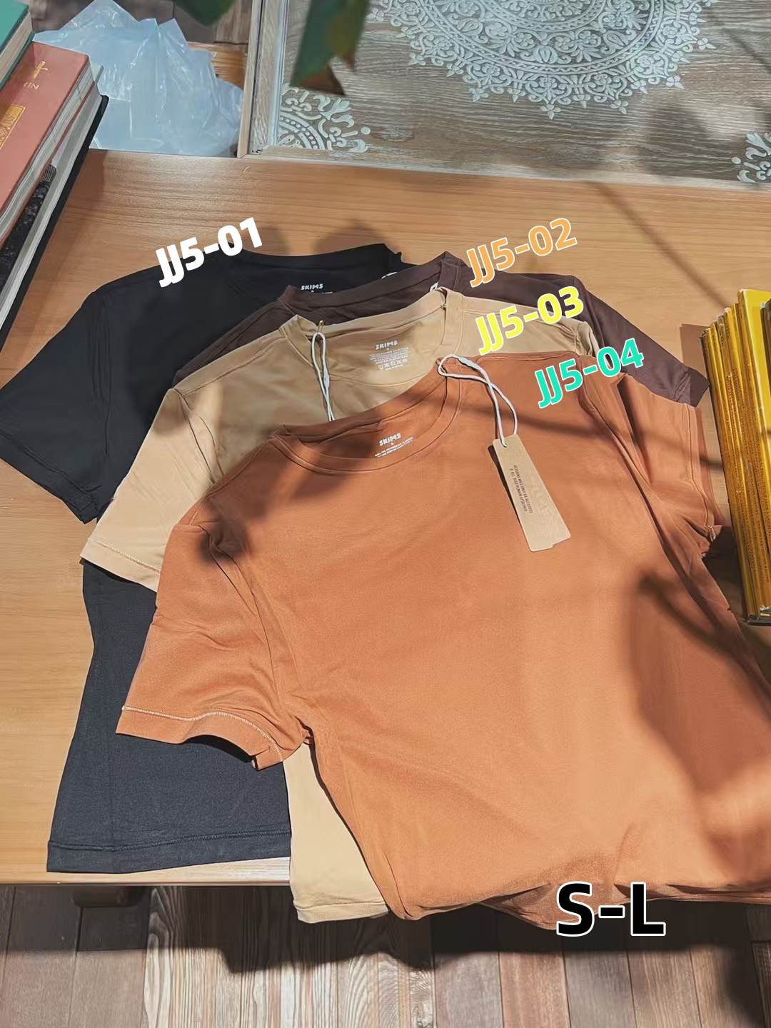 חולצה צמודה skims – תמונה 3