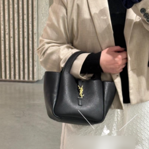 תיק יד איב סן לורן