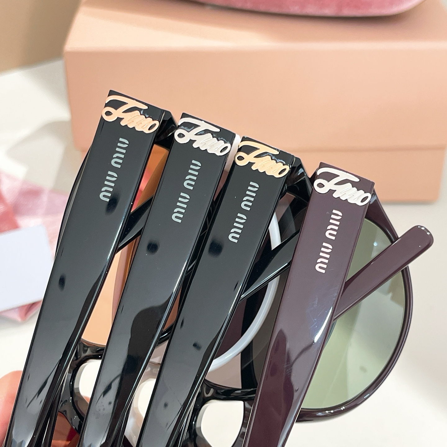 משקפי שמש מיו מיו – תמונה 3
