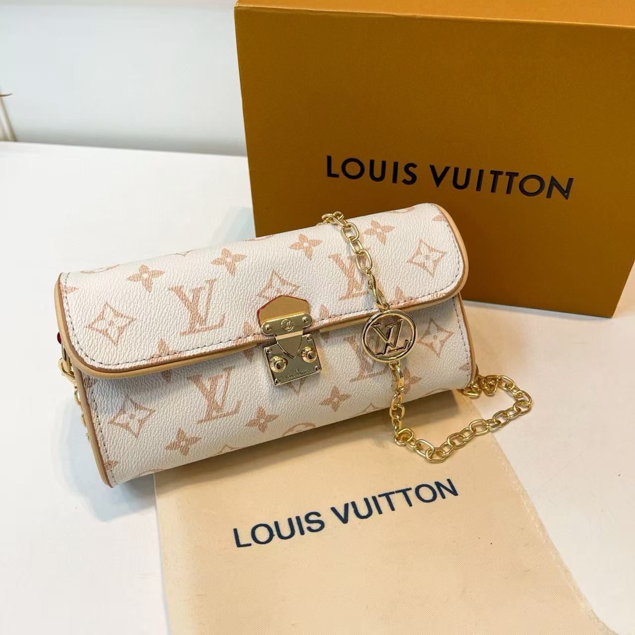 תיק צד לואי ויטון – תמונה 5