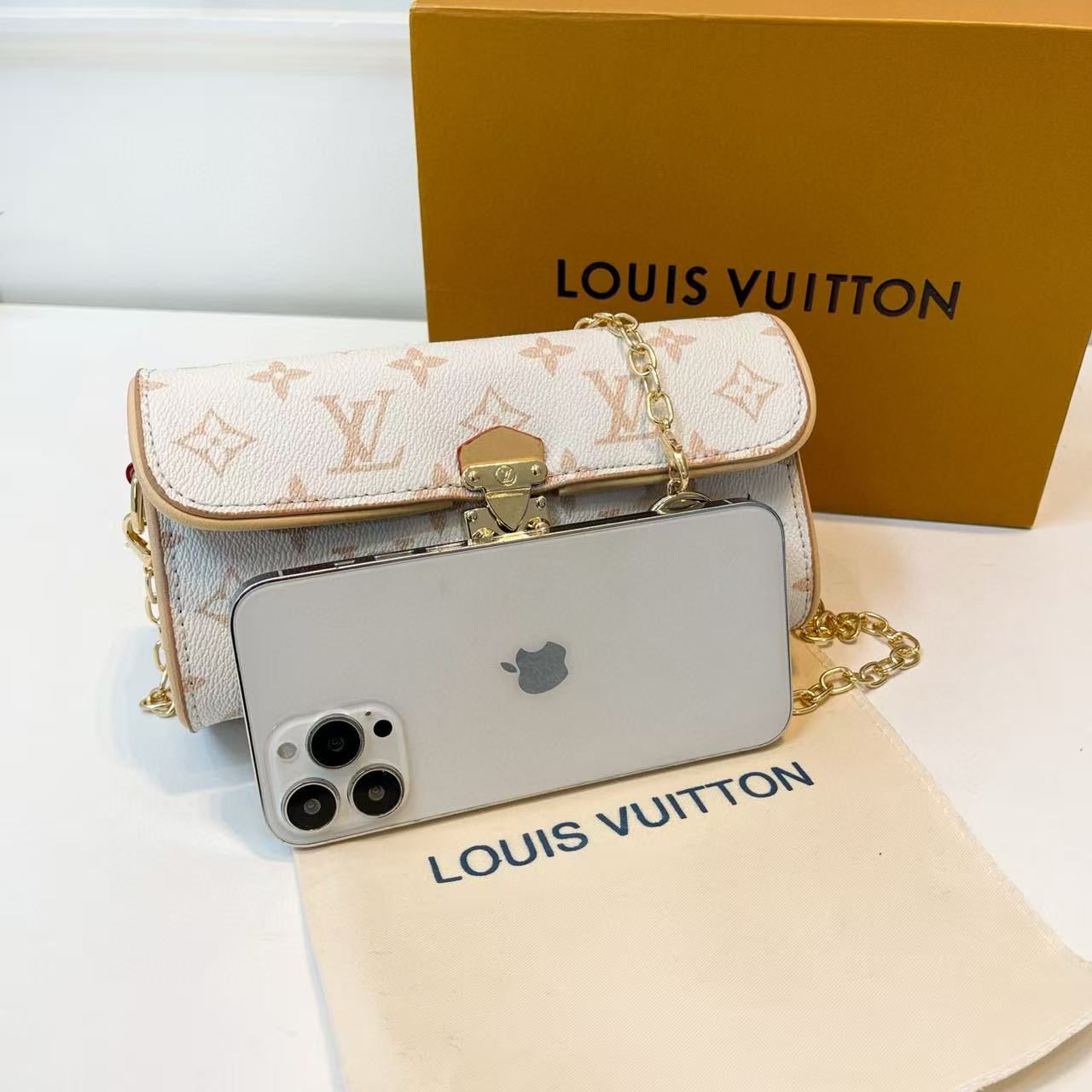 תיק צד לואי ויטון – תמונה 6