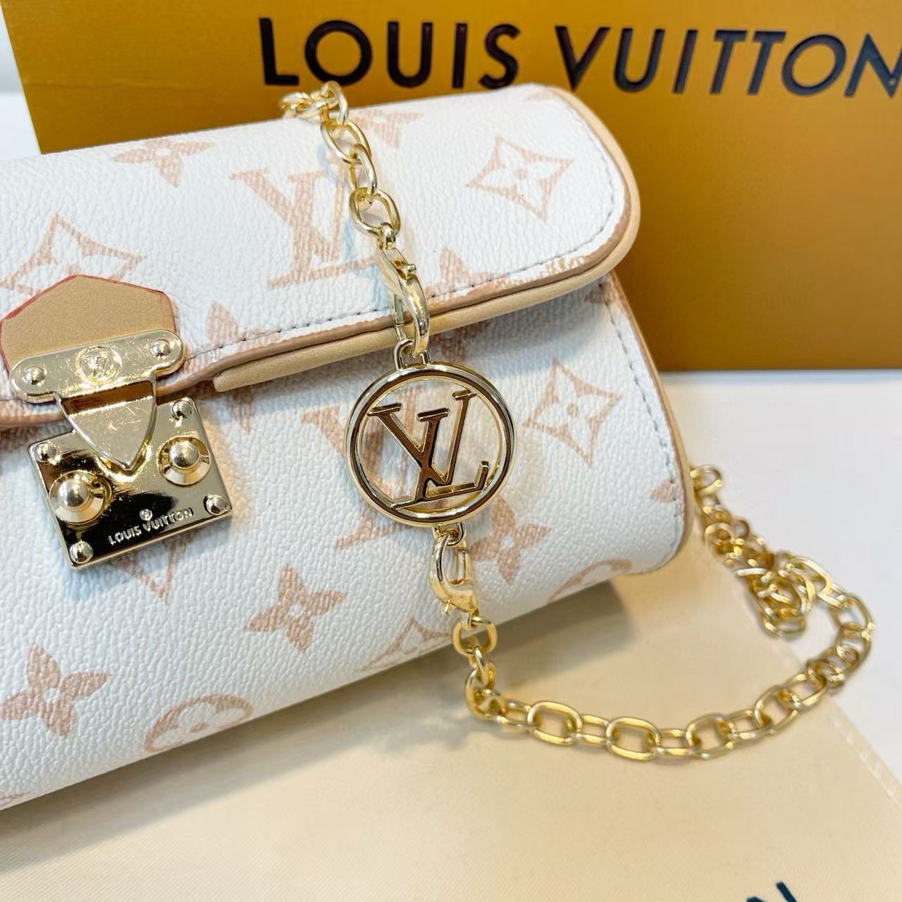 תיק צד לואי ויטון – תמונה 7