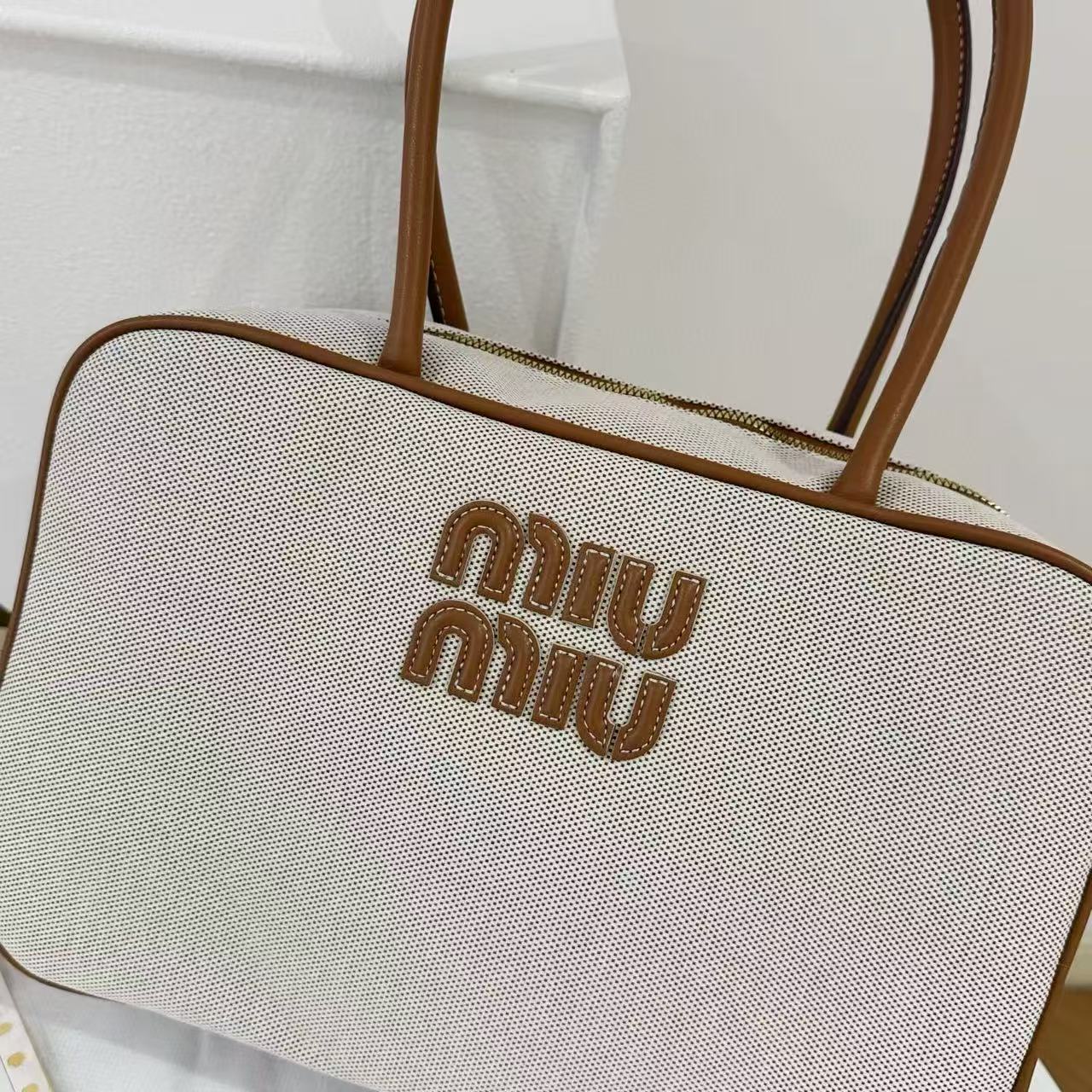 תיק מלבני מיו מיו – תמונה 3