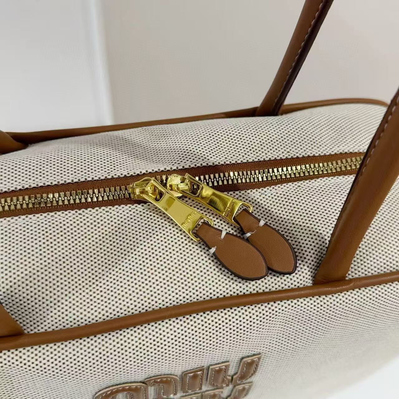 תיק מלבני מיו מיו – תמונה 6