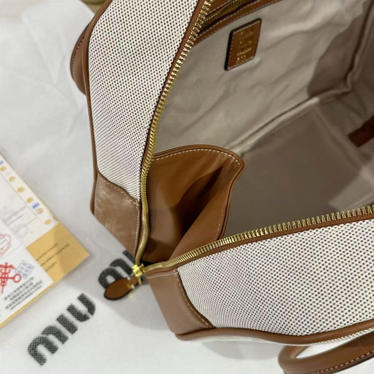 תיק מלבני מיו מיו – תמונה 9